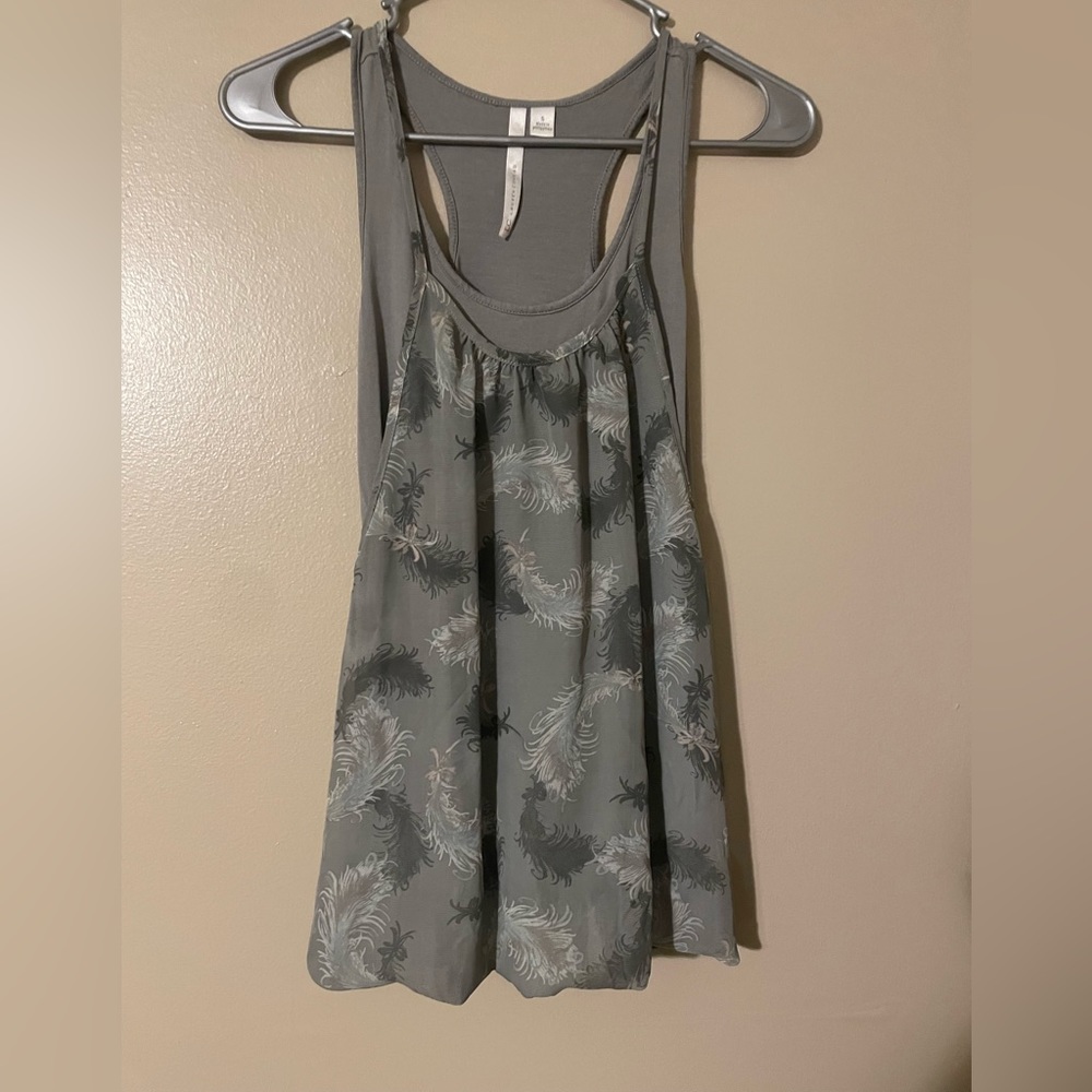 Lauren Conrad Women’s Layered Feather Pattern Tank Top.